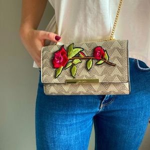 Aldo clutch